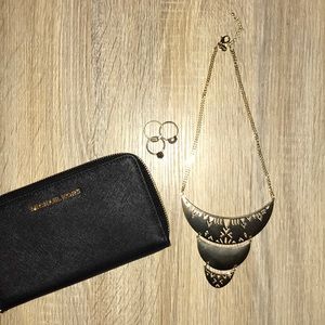 Gold Express Necklace